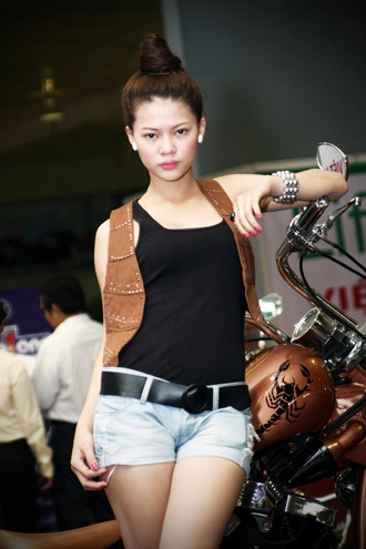  người mẫu tại autoexpo 2010 