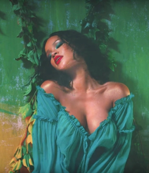 Những bộ cánh nhìn hết muốn ăn thịt mỡ của rihanna