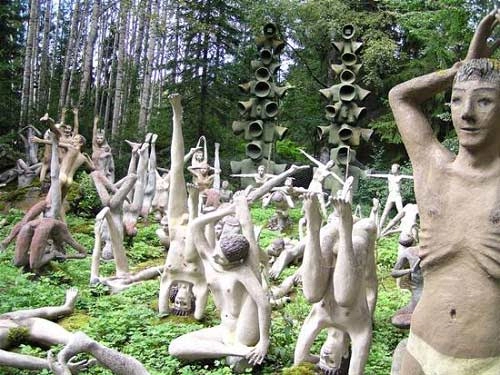 Những bức tượng kỳ quái ở rừng phần lan