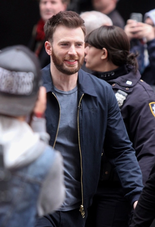 Phong cách đơn giản mà chất của captain america chris evans