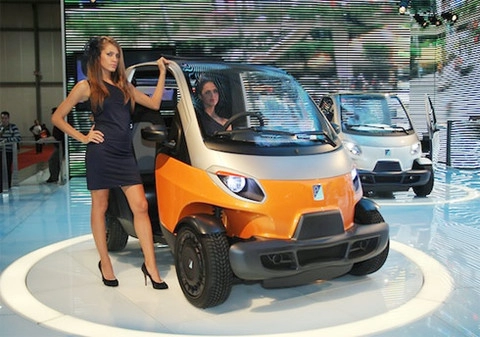  piaggio cũng cạnh tranh với tata nano 