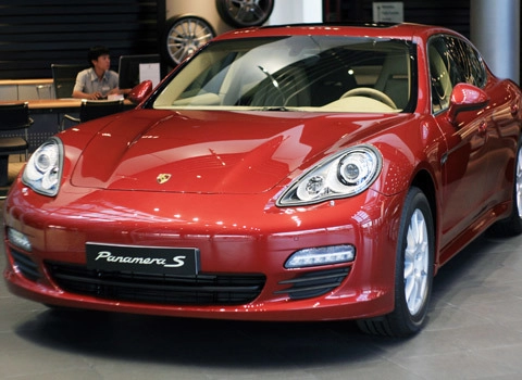  porsche việt nam khắc phục lỗi dây an toàn trên panamera 