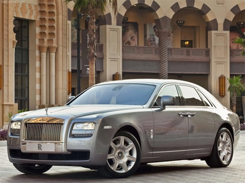  rolls-royce ghost cháy hàng 