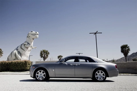  rolls-royce ghost dạo chơi ở thị trấn ma 