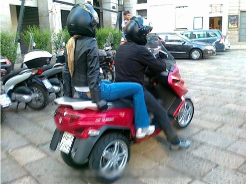  scooter 4 bánh xuất hiện ở milan 