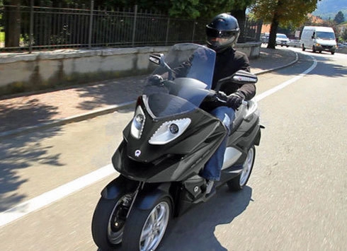  scooter 4 bánh xuất hiện ở milan 