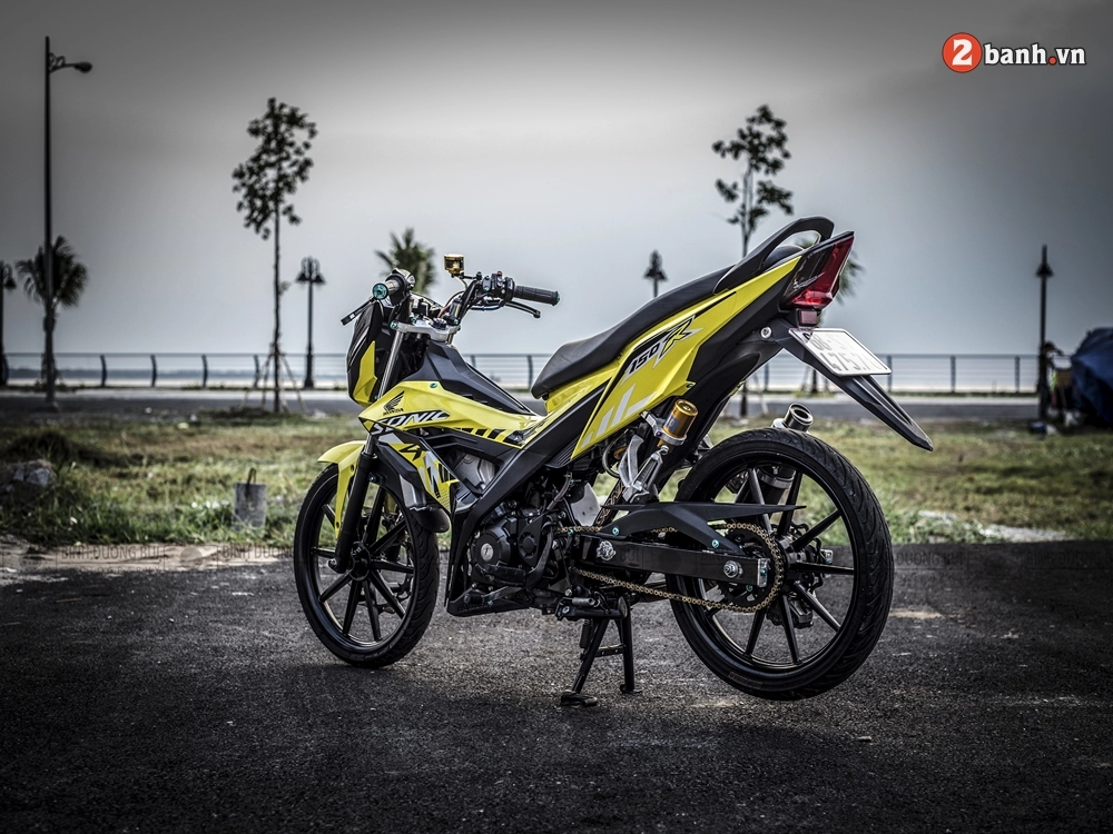 Sonic 150 rất ấn tượng trong bộ mâm dành riêng cho satria