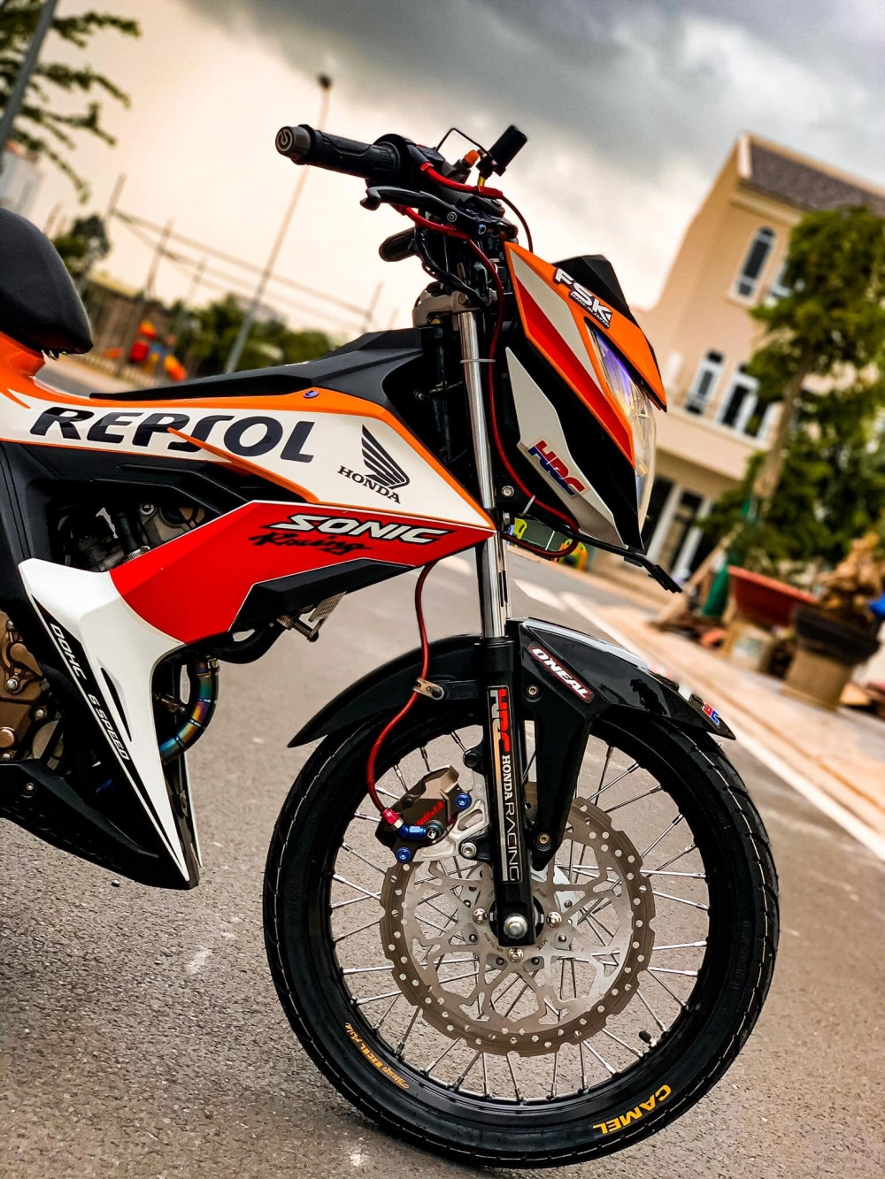 Sonic repsol xuống bánh căm quá xá đỉnh