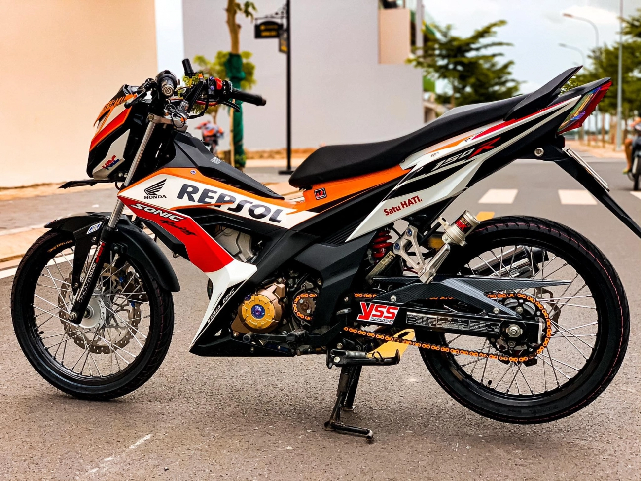 Sonic repsol xuống bánh căm quá xá đỉnh