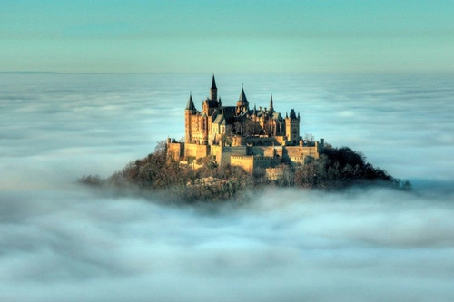 Thăm lâu đài tráng lệ giữa biển mây ở đức