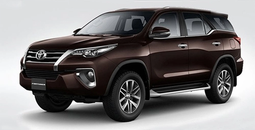  toyota fortuner làm mới để cạnh tranh mitsubishi pajero sport 