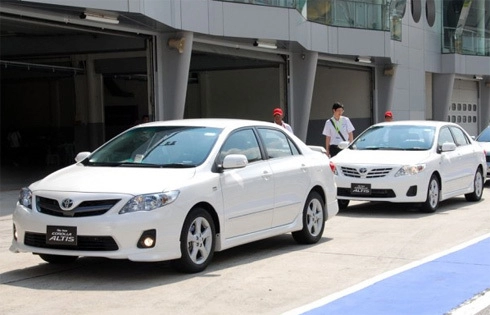  toyota tung ra corolla altis mới 