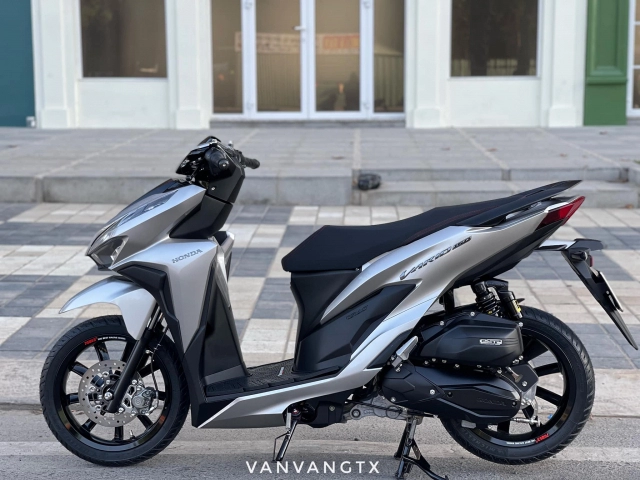 Vario 150 biến hóa nhẹ nhàng cho dàn chân có thêm điểm nhấn