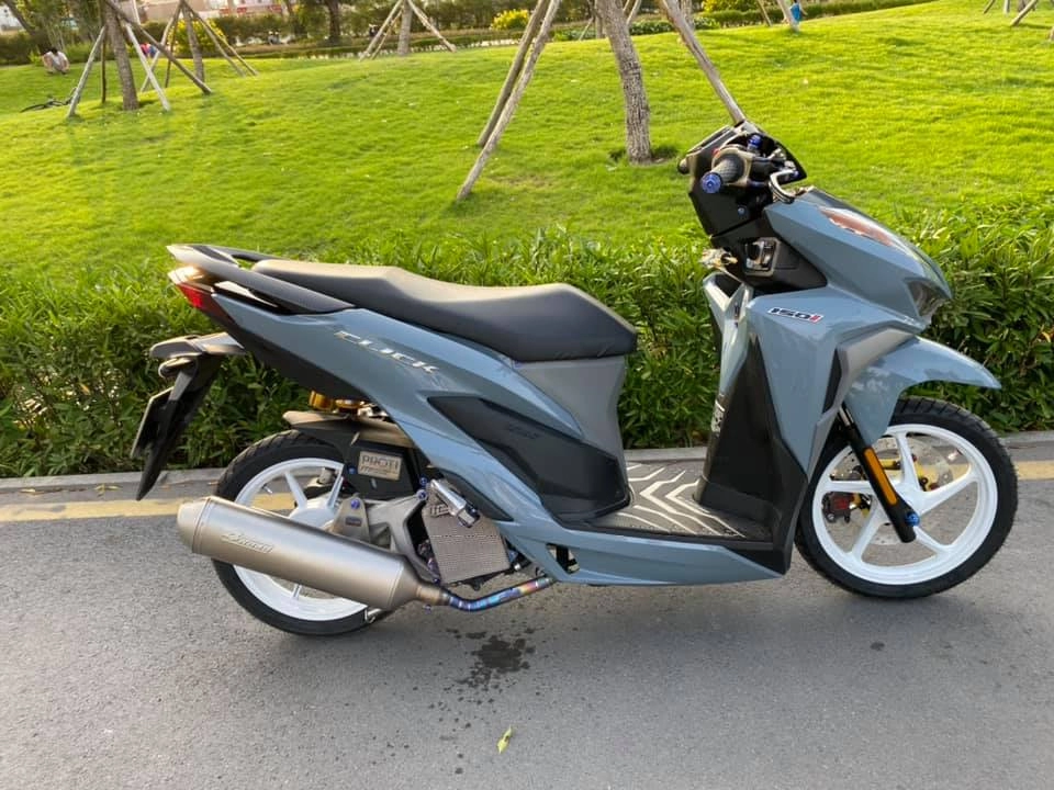 Vario 150 độ lạ lùng từ đầu đến chân