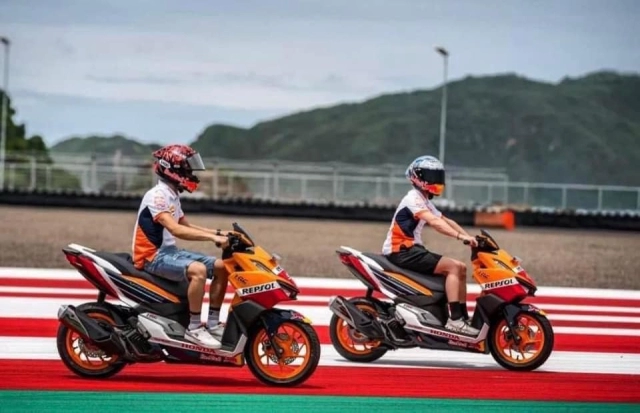 Vario 160 2022 xuất hiện ở trường đua motogp được márquez cầm nài