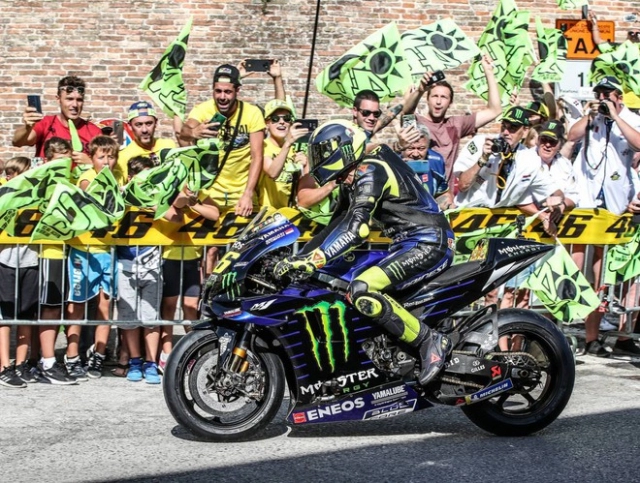 Ve chai của valentino rossi nhưng lại là cẩm lai đối với người hâm mộ