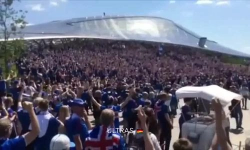  vẻ lãng tử của tiền vệ iceland 