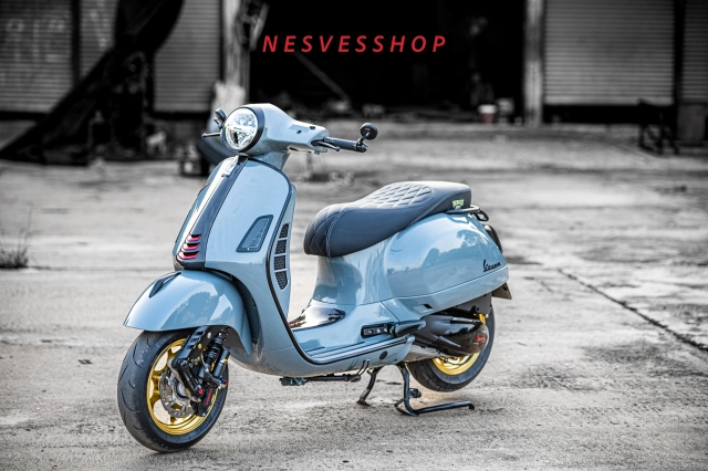 Vespa gts 300 mê hoặc người nhìn bằng nhan sắc cực phẩm