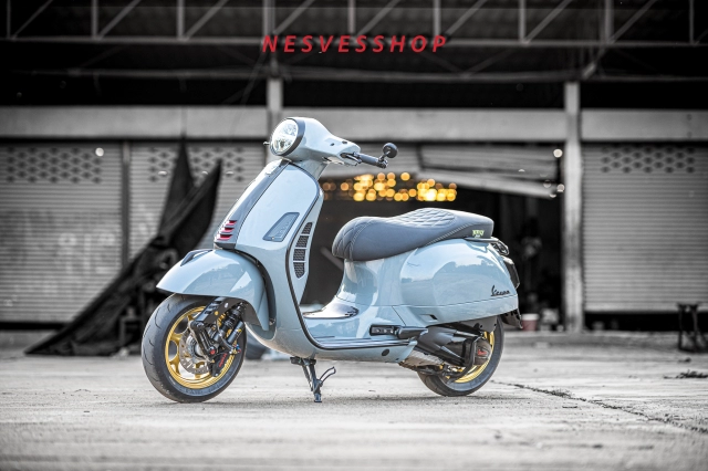 Vespa gts 300 mê hoặc người nhìn bằng nhan sắc cực phẩm