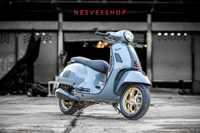 Vespa gts 300 mê hoặc người nhìn bằng nhan sắc cực phẩm