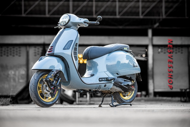 Vespa gts 300 mê hoặc người nhìn bằng nhan sắc cực phẩm