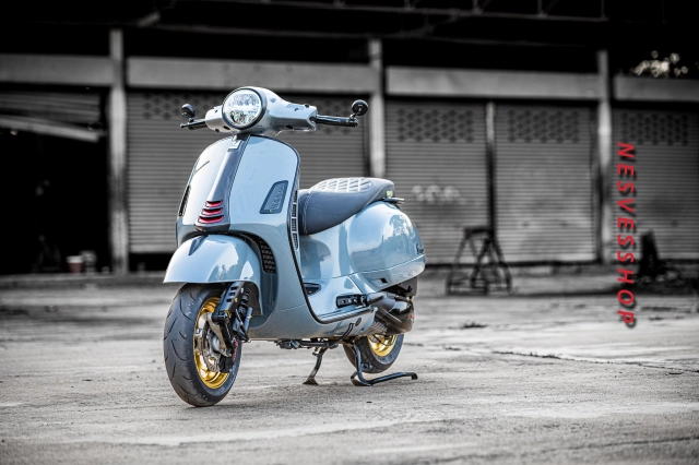 Vespa gts 300 mê hoặc người nhìn bằng nhan sắc cực phẩm