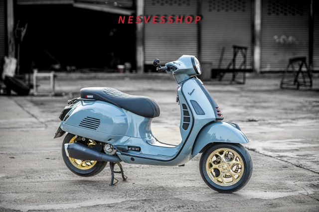 Vespa gts 300 mê hoặc người nhìn bằng nhan sắc cực phẩm