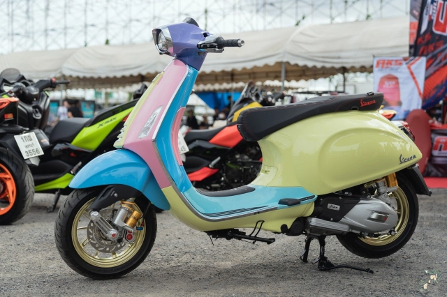 Vespa sprint bản độ đa sắc màu bên miền đất thái