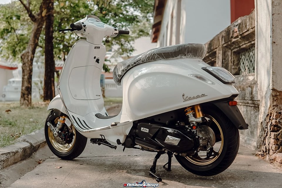 Vespa sprint đầy hấp dẫn với phiên bản mâm billet đắt giá