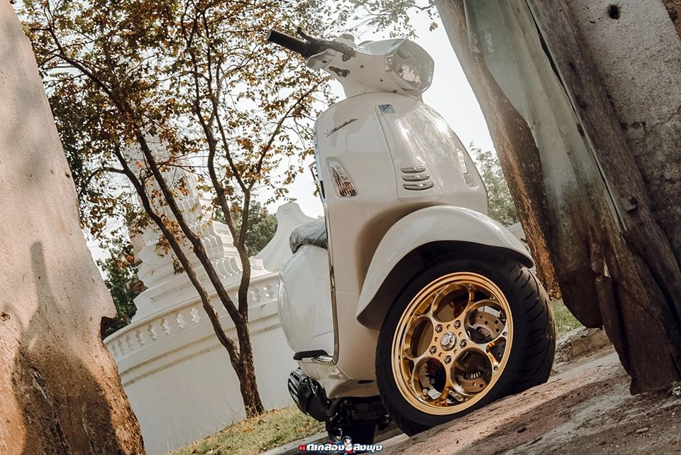 Vespa sprint đầy hấp dẫn với phiên bản mâm billet đắt giá