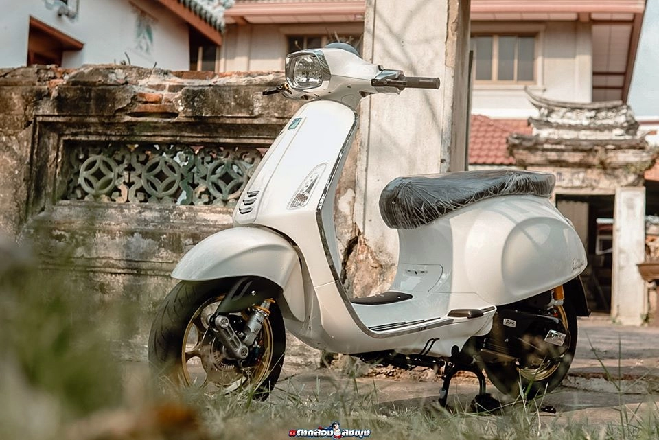 Vespa sprint đầy hấp dẫn với phiên bản mâm billet đắt giá