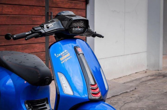 Vespa sprint diện toàn đồ chơi hàng hiệu của biker xứ chùa vàng