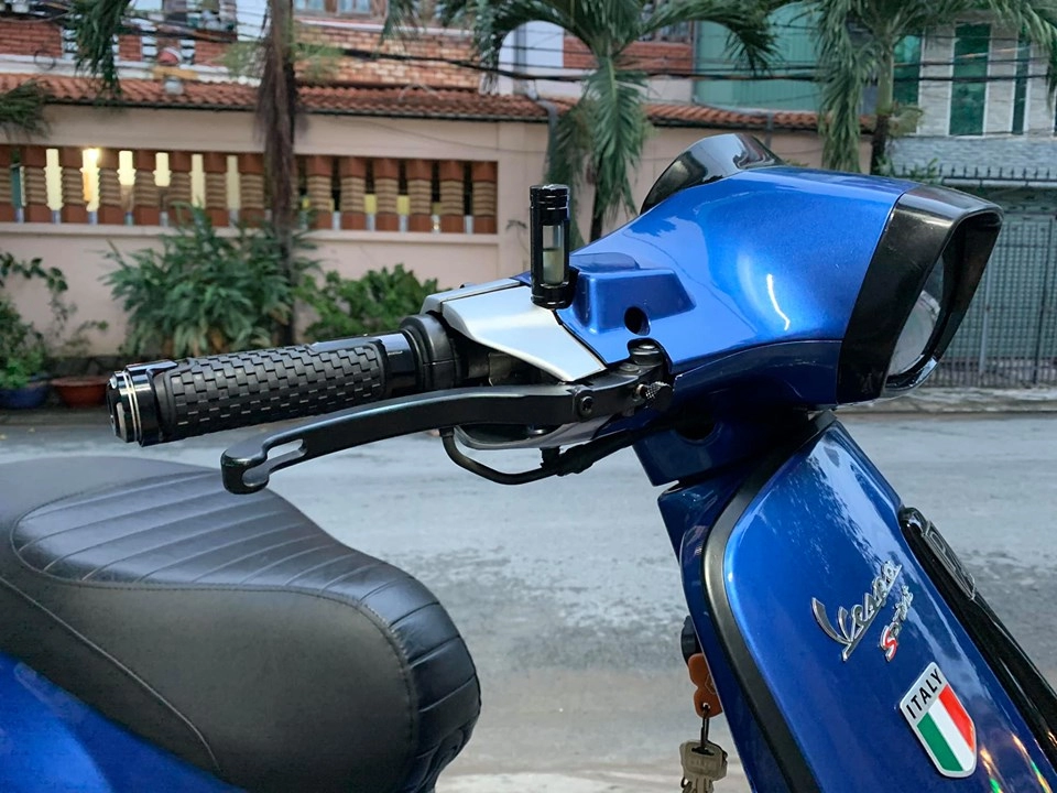 Vespa sprint độ với diện mạo màu xanh đậm chất thể thao