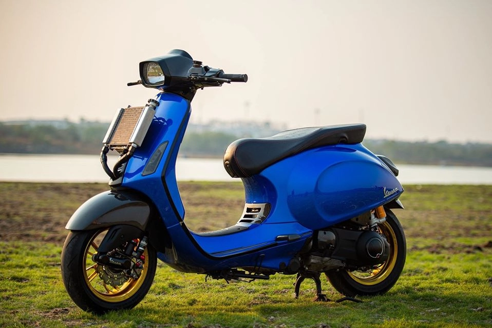 Vespa sprint max ngầu với phong cách két nước siêu to khổng lồ