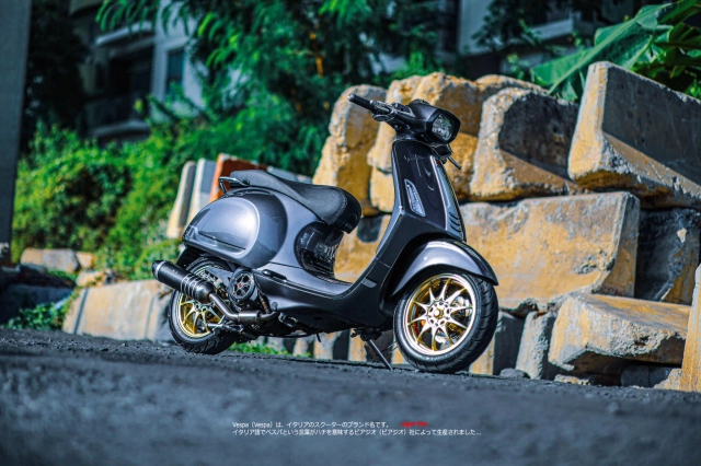 Vespa sprint mê hoặc người xem bằng chú heo nhỏ tựa hạt đậu