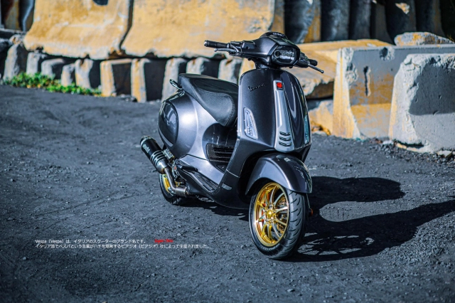 Vespa sprint mê hoặc người xem bằng chú heo nhỏ tựa hạt đậu