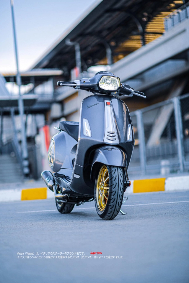 Vespa sprint mê hoặc người xem bằng chú heo nhỏ tựa hạt đậu