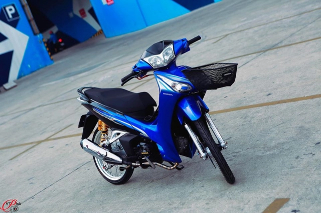 Wave 125 độ lung linh hơn trong dàn chân hàng hiệu