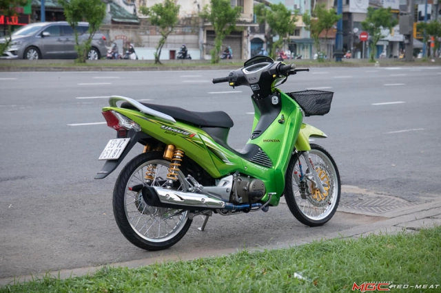 Wave 125 dọn như xe thùng khoe dáng trên phố sài gòn