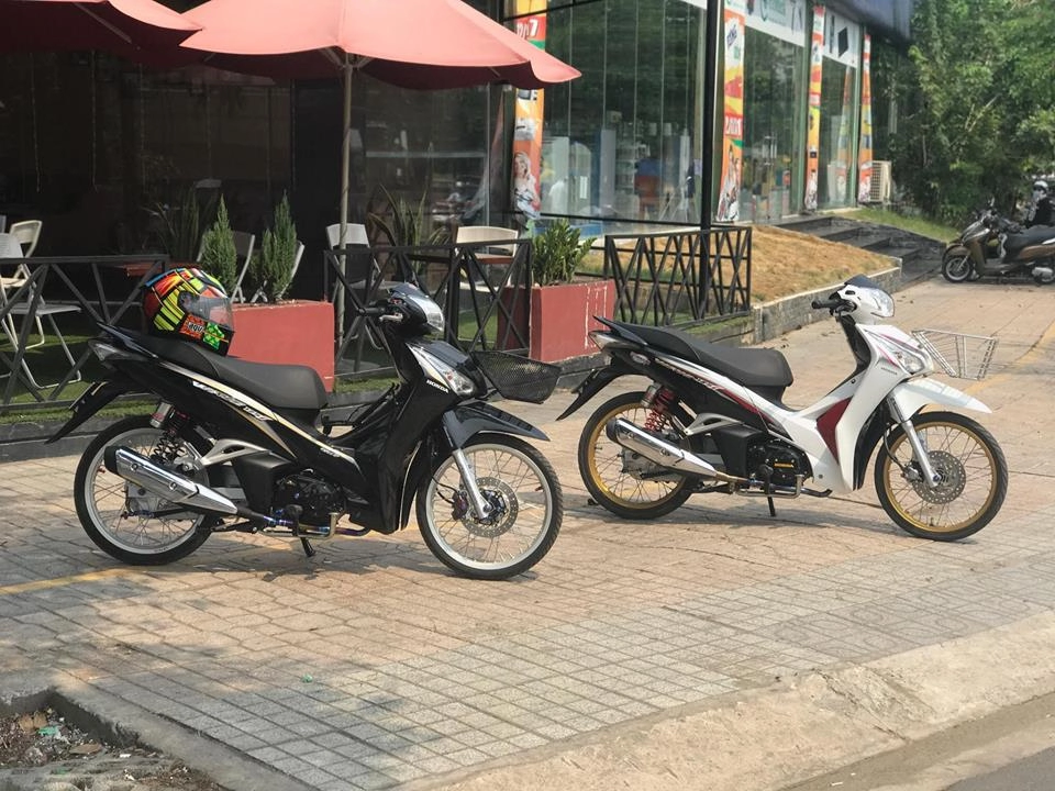 Wave 125i độ khoe dáng xinh xắn trong nắng chiều ven đường