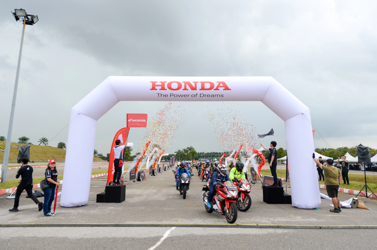 Xuyên suốt hành trình chạy xe mô tô xem motogp tại malaysia cùng honda asian journey 2019