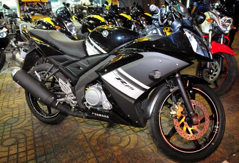  yamaha fz-s và r-15 xuất hiện tại sài gòn 