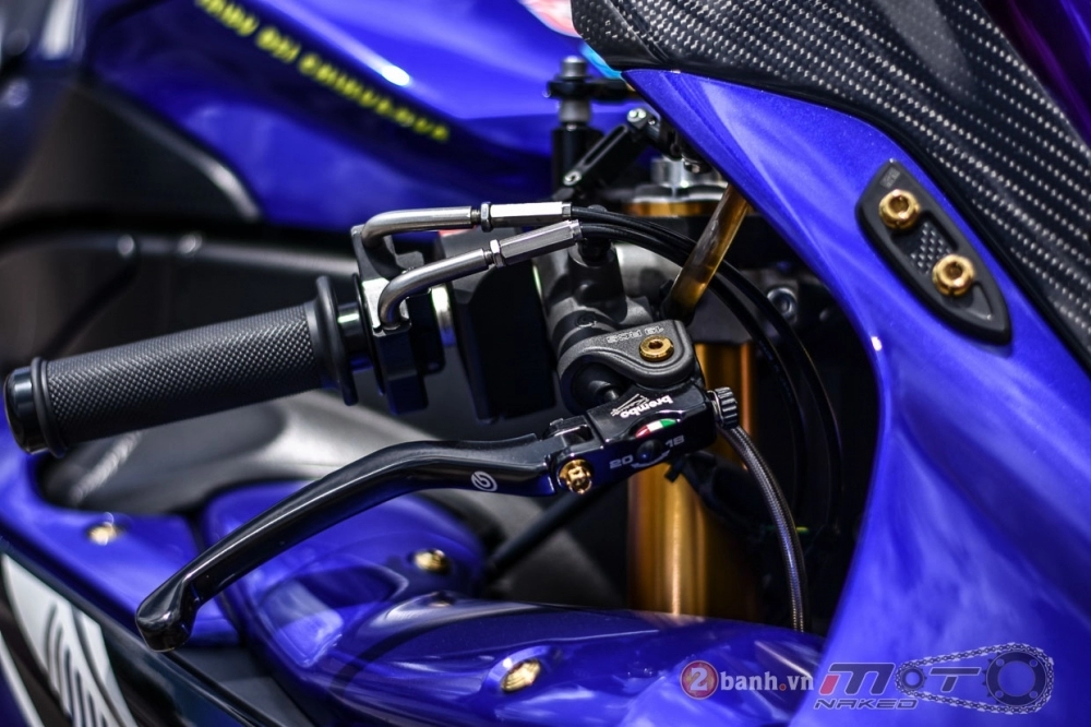 Yamaha r1 hút hồn trong bản độ racing street