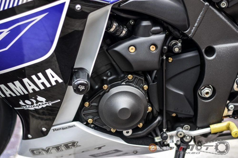 Yamaha r1 hút hồn trong bản độ racing street