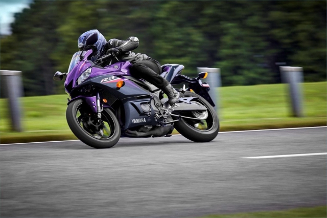 Yamaha r3 2023 ra mắt màu mới - phantom purple dream