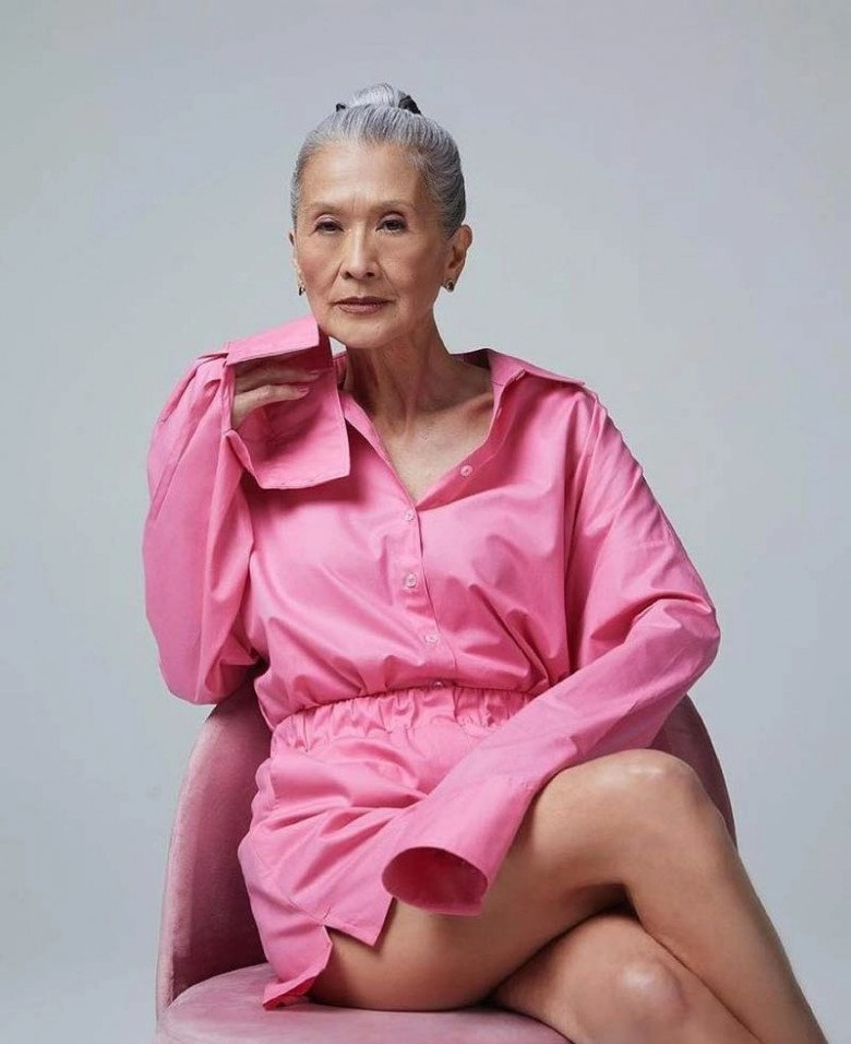Bà ngoại u80 gây sốt khi làm người mẫu nhờ tự chữa lành nếp nhăn không còn là thử thách
