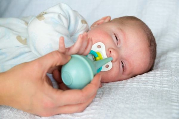 Bác sĩ tai-mũi-họng chỉ cách rửa mũi cho trẻ sơ sinh và trẻ nhỏ chuẩn nhất