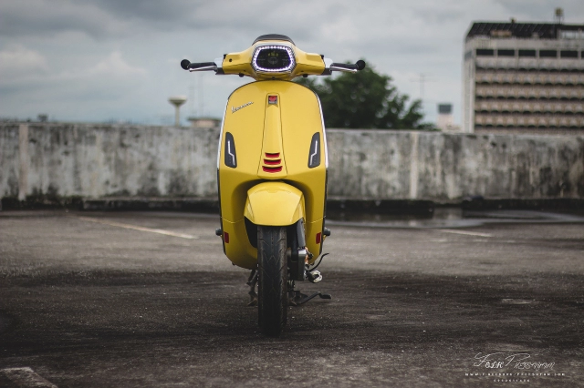 Bản độ vespa sprint cuốn hút người xem bằng nhan sắc xuất chúng