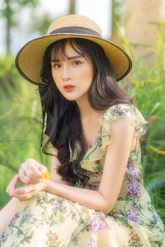 Bạn gái cầu thủ trọng đại xách túi 80 triệu sang chảnh đi thi miss world việt nam 2019