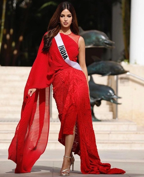 Bản sắc thời trang đầy khôn khéo của đương kiêm miss universe 2021